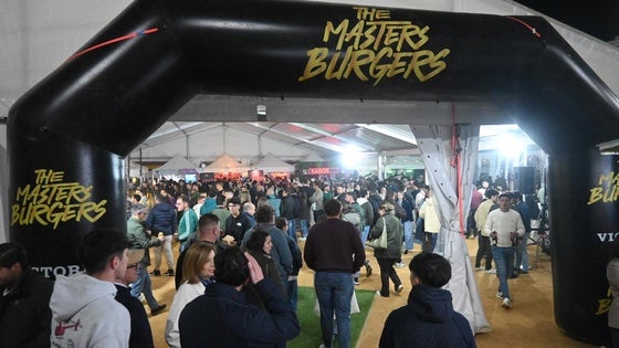 El fenómeno The Masters Burgers conquista Zafra con éxito de público
