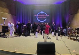 Los protagonistas del proyecto sobre el escenario