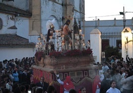 El 'amarrado' a su salida de la Iglesia del Rosario