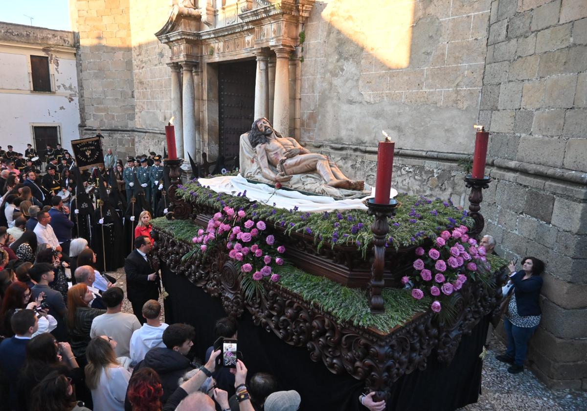 SAlida del Cristo Yacente desde la parroquia de La Candelaria