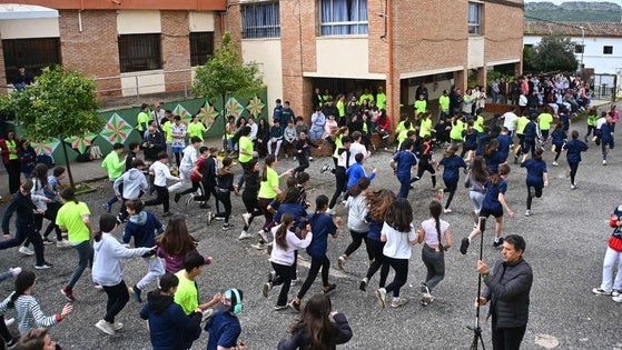 La VII Carrera Solidaria del IES Suárez de Figueroa reunió a más de 300 participantes