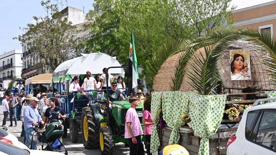 'El Camino' congregó a una veintena de carrozas hasta la Ermita de la Virgen de Belén