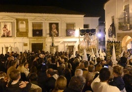 Una de las procesiones a su paso por la Plaza Chica