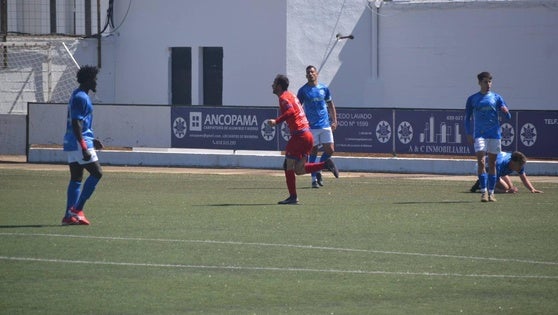 El CD Zafra mantiene el liderato y asegura el playoff pese a una racha de empates