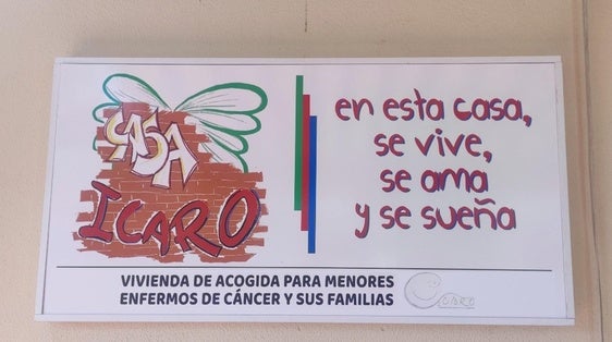 Cartel que luce en el alojamiento que ÍCARO pone a disposición de los niños con cáncer