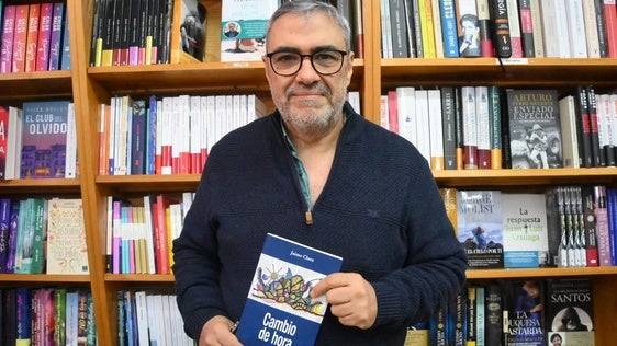 El escritor uruguayo Jaime Clara presentó su nuevo libro de cuentos 'Cambio de hora'