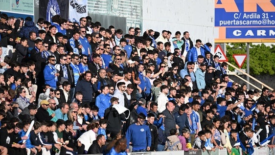 Los aficionados del Zafra llenan el campo