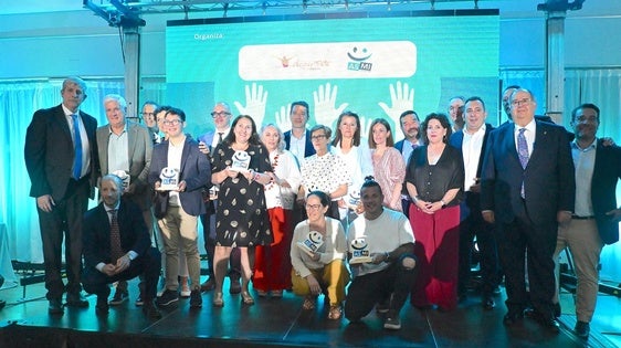 Foto de familia con los premiados