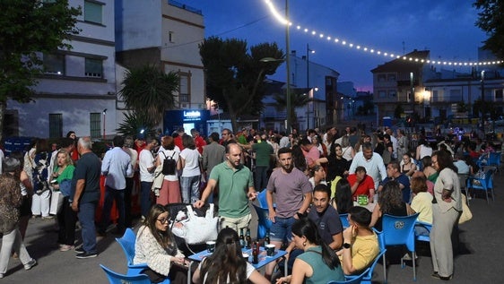 Ambiente en la calle durante la velada
