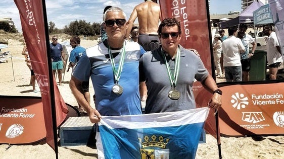 Los dos nadadores zafrenses tras la competición