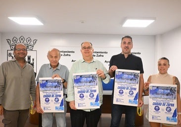 Presentación del trofeo en el Ayuntamiento