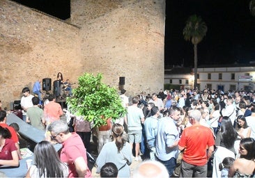 La fiesta junto al arco del cubo