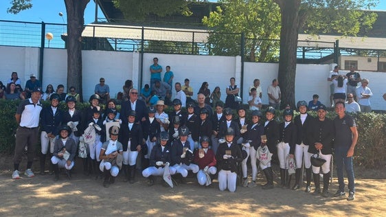 Jinetes y amazonas tras el campeonato