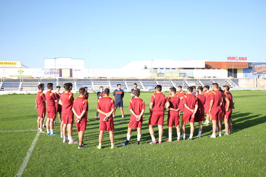 Jugadores y cuerpo técnico en el Nuevo Estadio \Verónica Conejo
