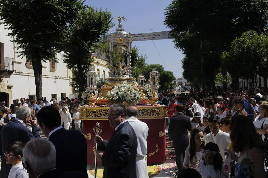 Zafra celebra el Corpus Christi con el alfombrado de la calle Ancha