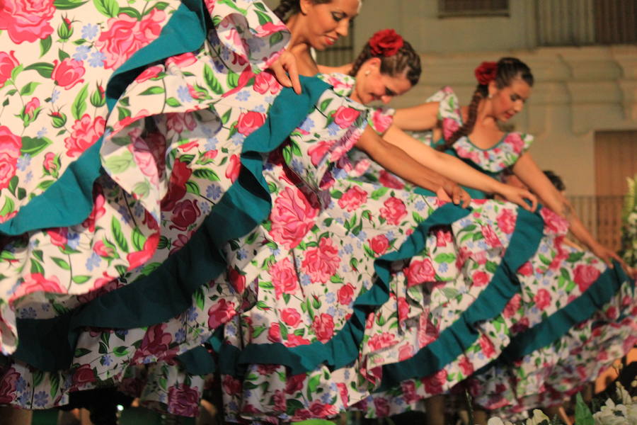 El XXXI Festival Folclórico de los Pueblos del Mundo y XXXIII Festival Ciudad de Zafra se desarrollan en la plaza Grande