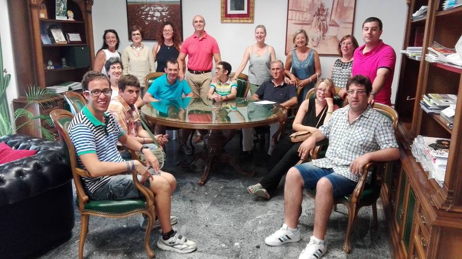 Plena Inclusión visita el consistorio tras realizar el Camino de Santiago