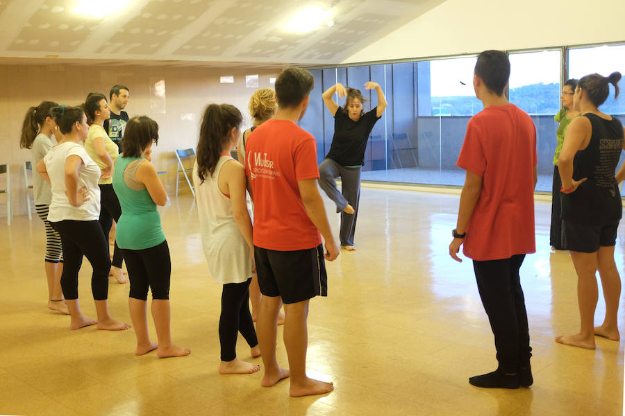 García - Guisado baila para los participantes 