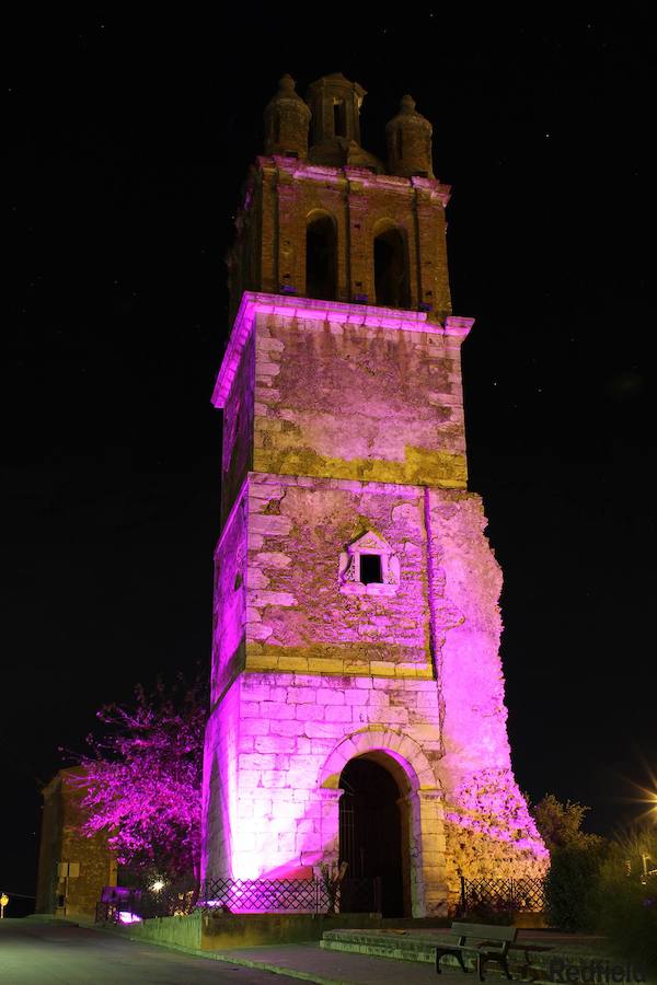 El rosa tiñe la Torre San Francisco