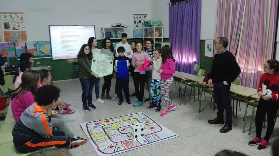Los alumnos juegan a 'Trioca' 