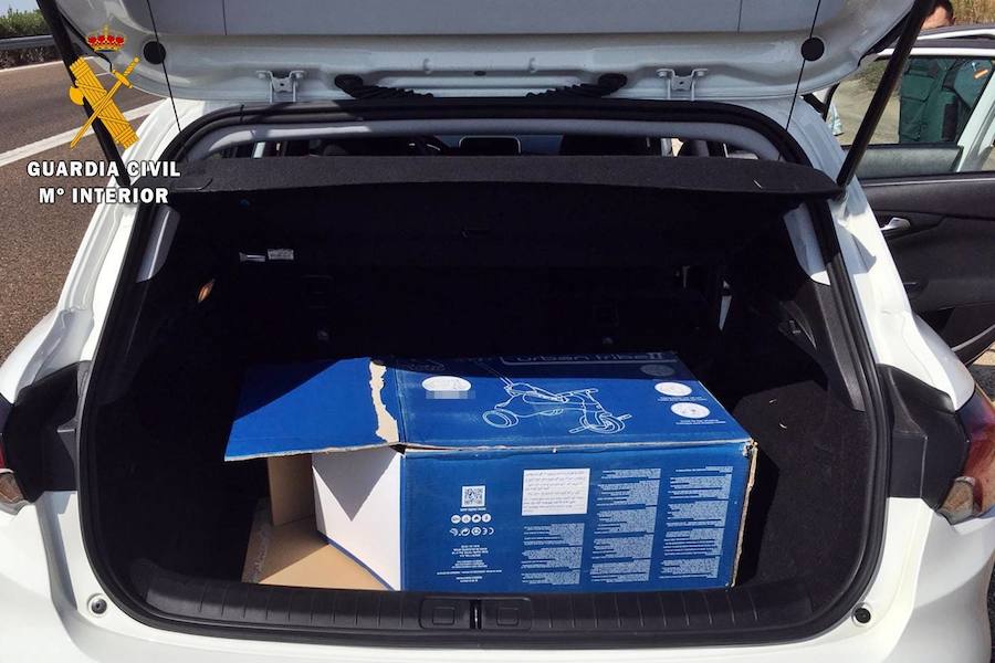 Detenido en la A-66 con más de dos kilos y medio de marihuana escondidos en su coche