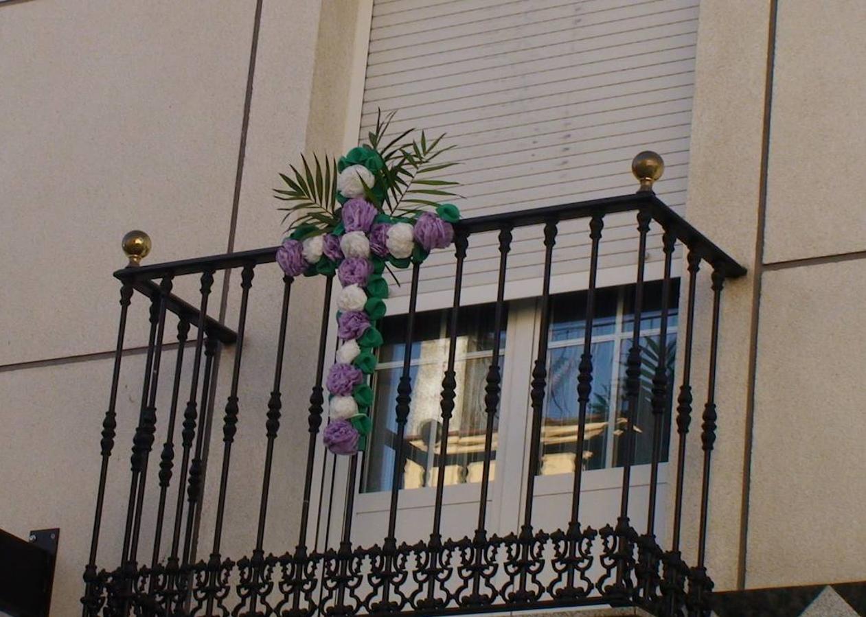 Cruz de mayo en el balcón 