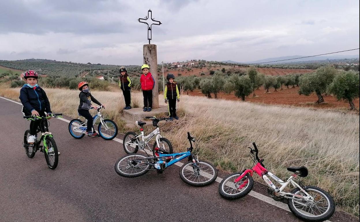 Los alumnos de la escuela 'Diexle Zalamea' retoman sus clases de ciclismo después de varias semanas