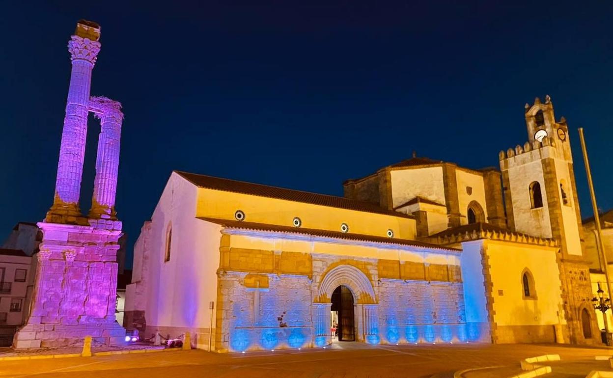 El Dystilo de la localidad iluminado de rosa 