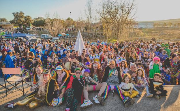 Los vecinos de Esparragosa viven el carnaval Zorrero 