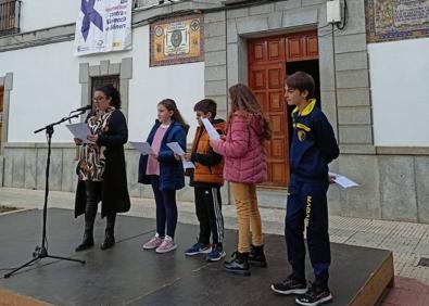 Imagen secundaria 1 - Lectura del manifiesto.