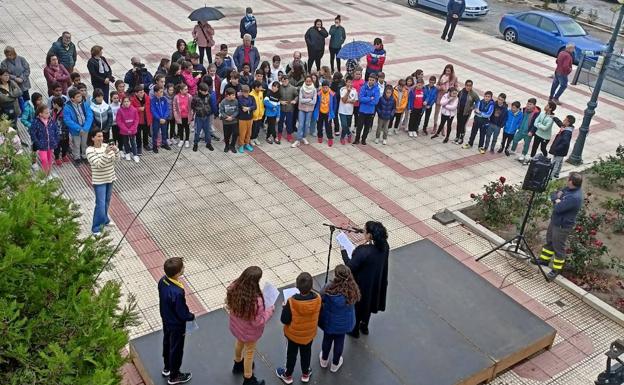 Imagen principal - Lectura del manifiesto. 