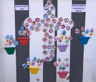 Imagen secundaria 1 - La calle Sevilla gana la Cruz de Mayo