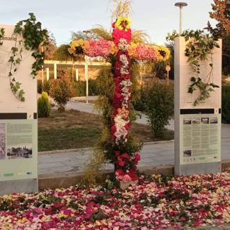 Imagen secundaria 1 - La calle Sevilla gana la Cruz de Mayo