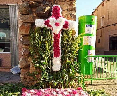 Imagen secundaria 1 - La calle Sevilla gana la Cruz de Mayo