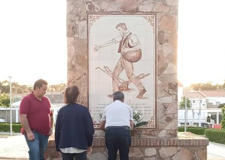 Imagen secundaria 1 - Homenaje a los colonos.