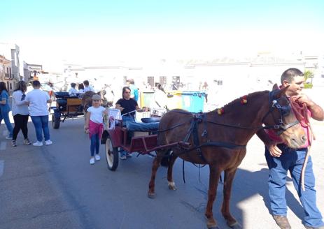 Imagen secundaria 1 - Zalamea ha disfrutado de un festivo fin de semana con la Romería de San Isidro