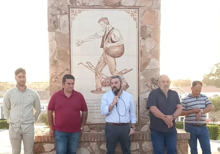 Imagen principal - Homenaje a los colonos.