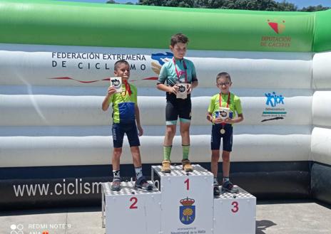 Imagen secundaria 1 - Segundo y tercer puesto en promesa para la AC Cancho Roano.