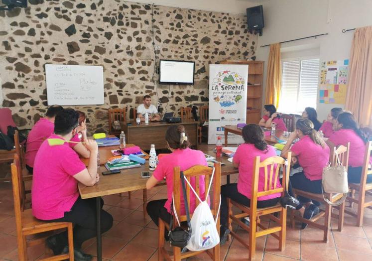 Imagen principal - Ciudades Saludables Mancomunidad La Serena imparte el Módulo de Sensibilización Ambiental en el Colaborativo Rural Yantar Ilipense