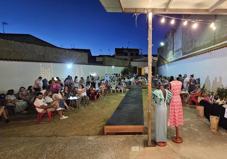 Imagen principal - Gran asistencia a 'Luz Cenicienta'