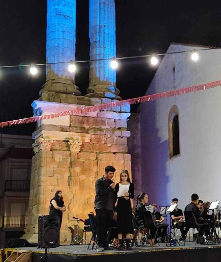 Imagen secundaria 2 - Gran asistencia al concierto de la Banda Municipal de Música