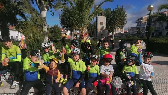 La AC Cancho Roano disfrutó de una terrorífica ruta por Halloween