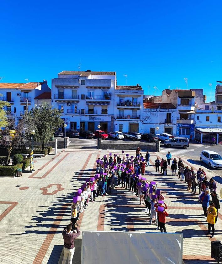 Imagen secundaria 2 - Zalamea se mueve contra la violencia de género