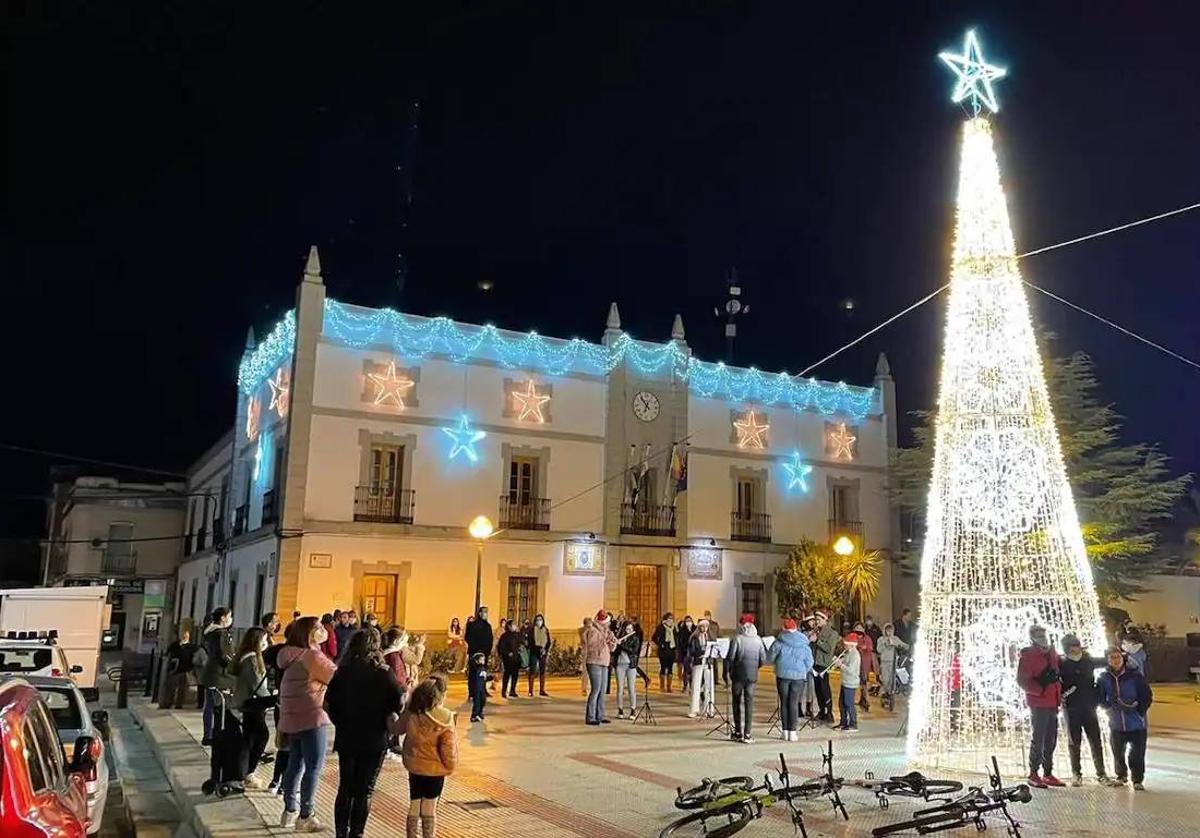 Imagen de archivo de un concierto navideño de la banda de música por las calles de la localidad.