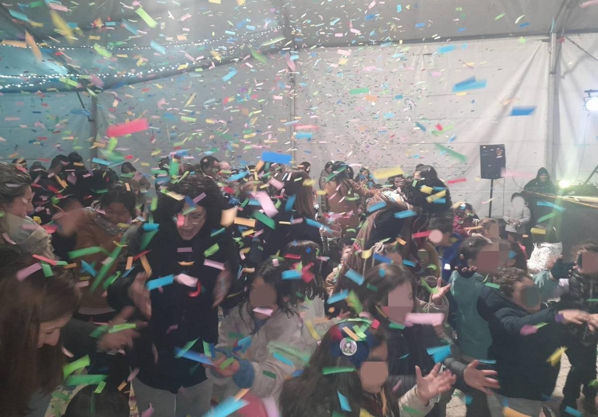 Imagen principal - Los pequeños ilipenses disfrutaron de sus Campanadas Infantiles