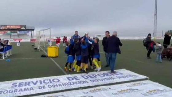 Los benjamines del CD Ilipense se proclaman campeones del Torneo de navidad de la Mancomunidad
