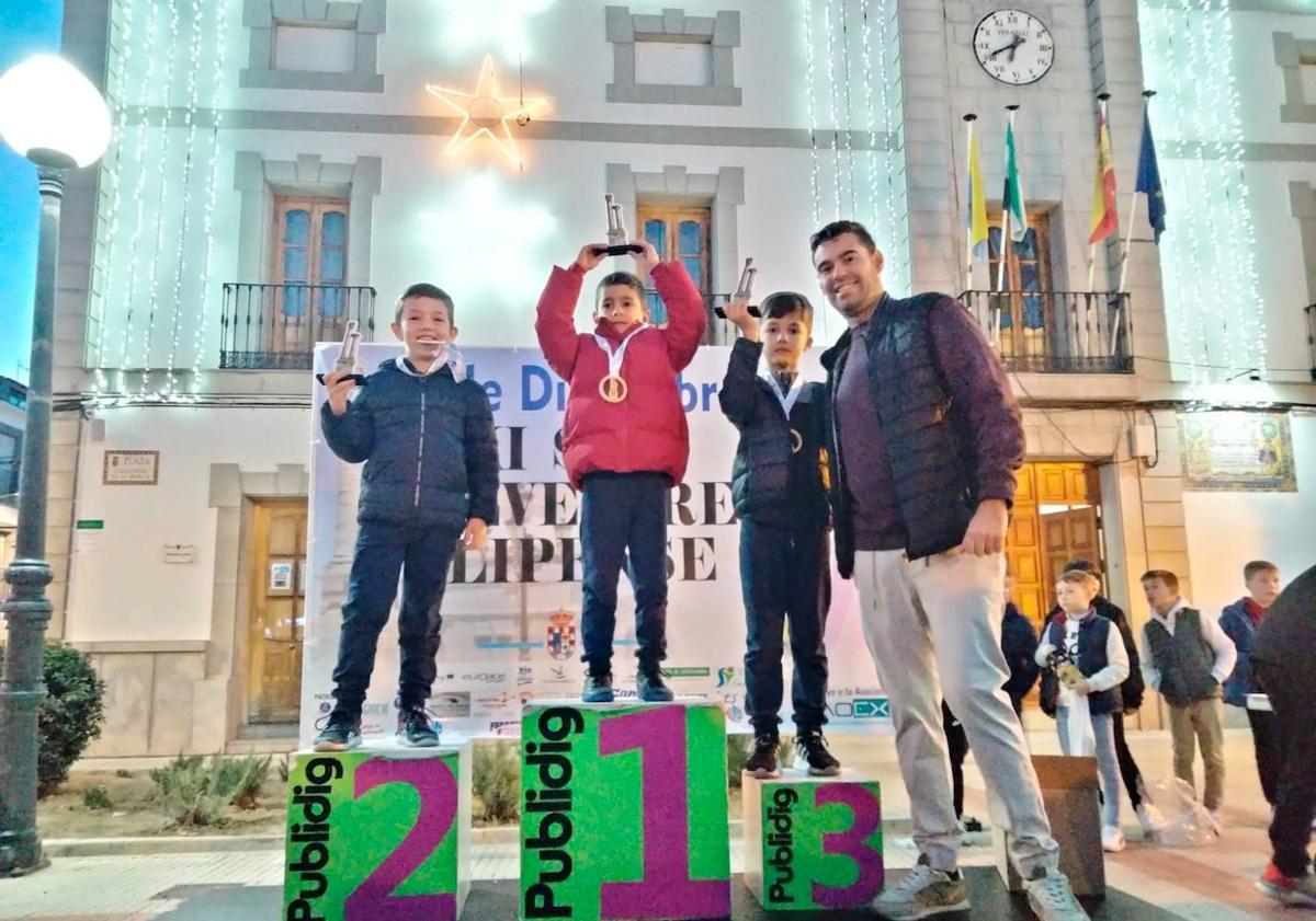 Imagen principal - Varios de los podiums de distintas categorías.