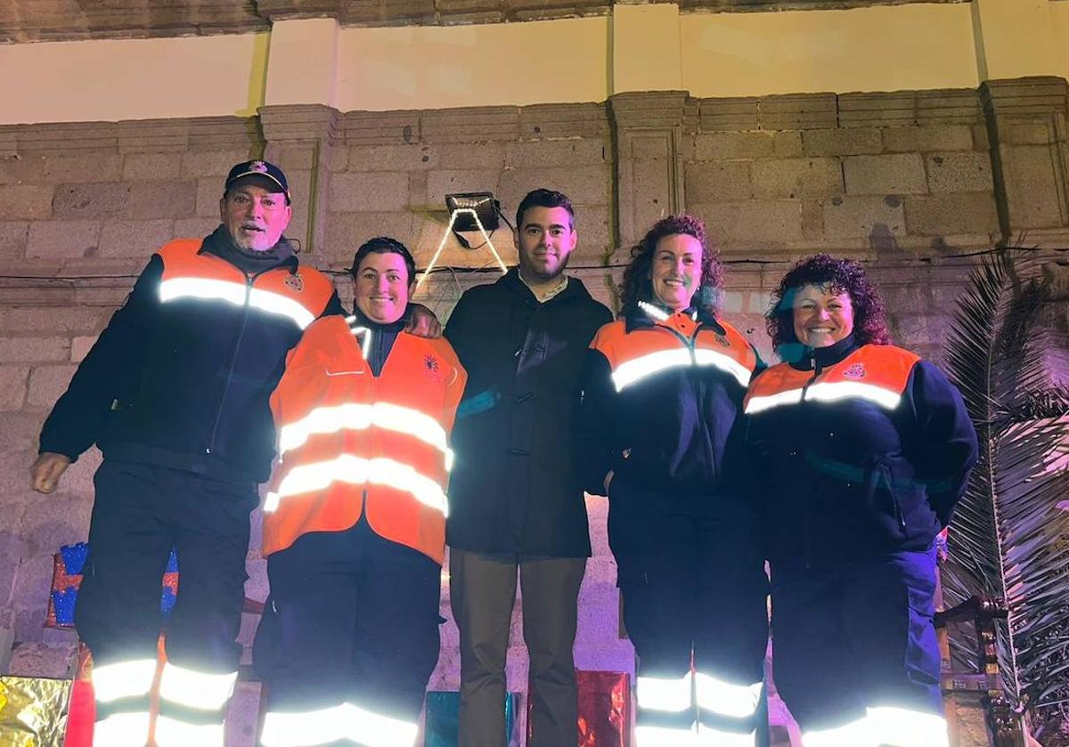 Imagen principal - Equipo de Protección Civil.