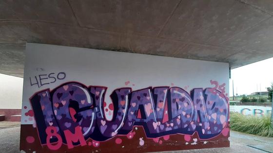 Un graffity por la igualdad decora el instituto Antonio de Nebrija