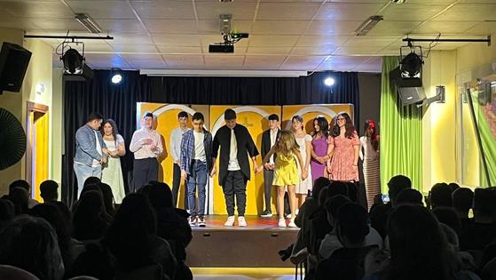 Un grupo de alumnos presenta su adaptación del musical Mamma Mia